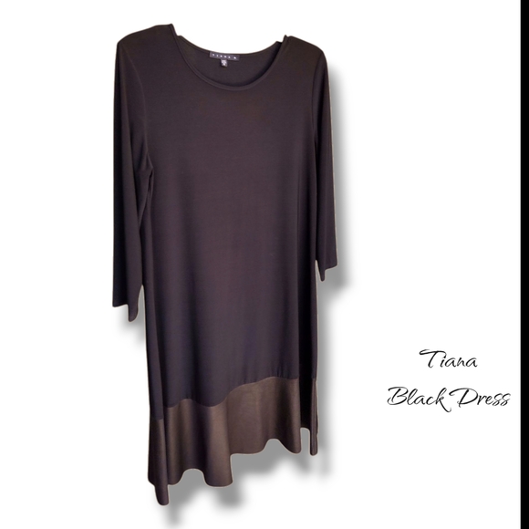 Elegant Black Dress with Pearl Necklace - Picture 2 of 3